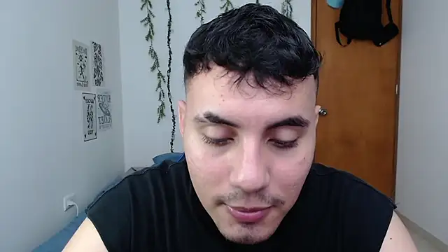 Donovanarmyy online show from October 2025 08:43:01 PM