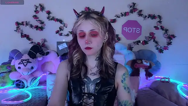 Snapshot of _Devill_Baby chatting on May 2026 07:40:01 PM Devill Baby online show from May 2026 07:40:01 PM