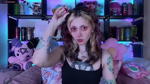 Snapshot of _Devill_Baby chatting on May 2026 06:25:02 PM Devill Baby online show from May 2026 06:25:02 PM