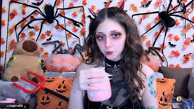 Snapshot of _Devill_Baby chatting on November 2025 06:22:01 PM Devill Baby online show from November 2025 06:22:01 PM