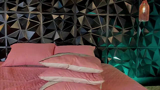 rihannagil online show from February 2025 05:38:02 PM