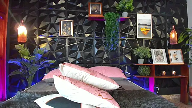 rihannagil online show from March 2025 04:39:02 PM