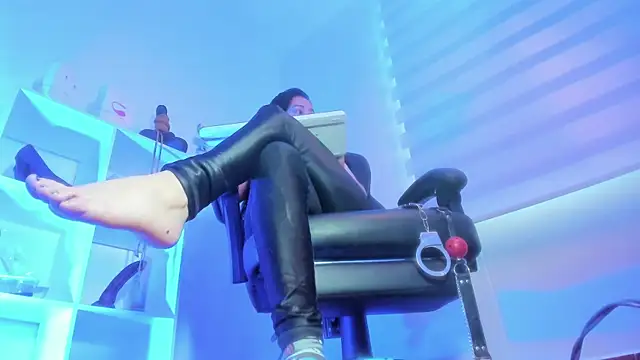 charlotte joliedart online show from October 2025 10:09:02 PM