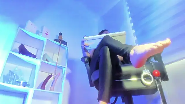 charlotte joliedart online show from November 2025 12:09:01 PM