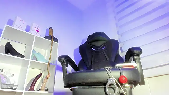 charlotte joliedart online show from April 2026 04:03:01 AM