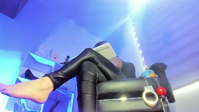 charlotte joliedart online show from November 2025 07:50:01 PM