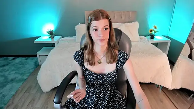 Nora Vennucci online show from October 2025 06:43:02 PM