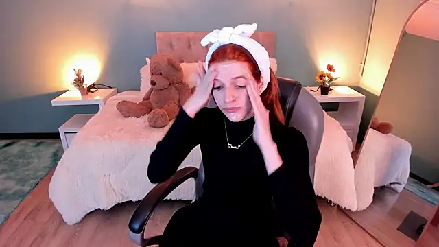 Nora Vennucci online show from October 2025 07:32:01 PM