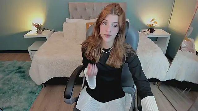 Nora Vennucci online show from December 2025 06:55:02 PM