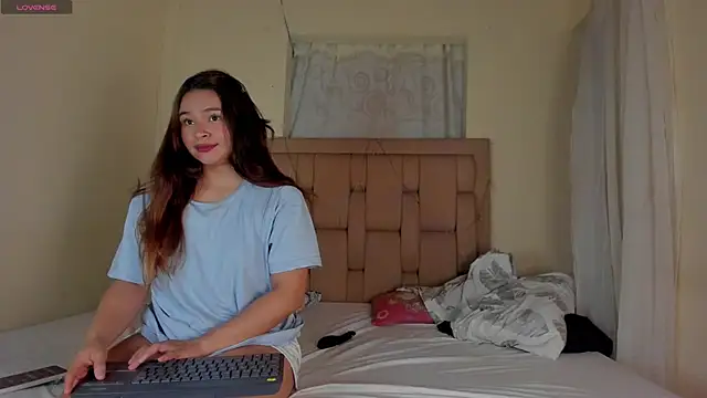 Snapshot of stepcouple_XXX chatting on March 2025 10:10:02 PM stepcouple XXX online show from March 2025 10:10:02 PM
