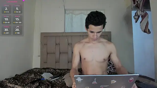 Snapshot of stepcouple_XXX chatting on February 2025 09:28:01 PM stepcouple XXX online show from February 2025 09:28:01 PM