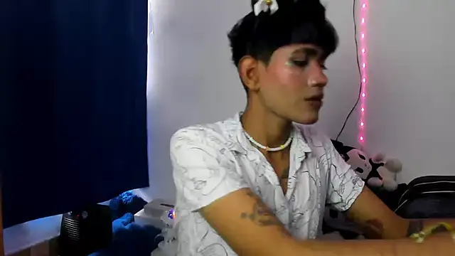 andrew uwu  online show from October 2025 06:42:02 PM