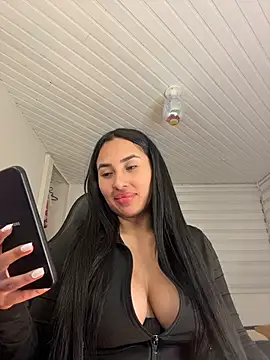 Anily Lovely online show from November 2025 12:48:01 AM