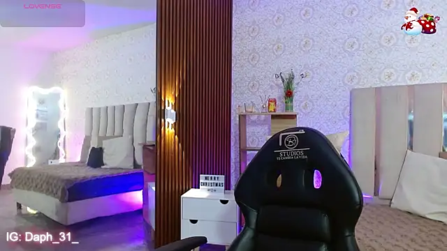 Snapshot of Daphnne_tay chatting on November 2025 03:32:02 AM Daphnne tay online show from November 2025 03:32:02 AM