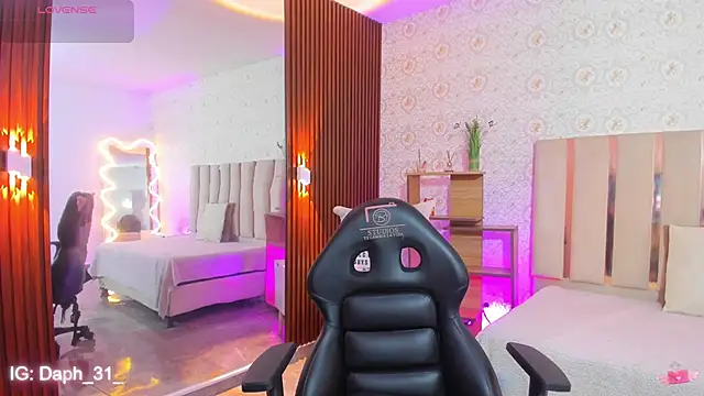 Snapshot of Daphnne_tay chatting on October 2025 03:11:02 AM Daphnne tay online show from October 2025 03:11:02 AM