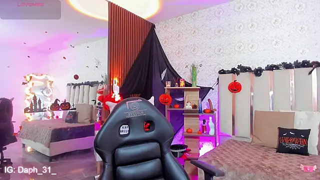 Snapshot of Daphnne_tay chatting on October 2025 07:23:01 PM Daphnne tay online show from October 2025 07:23:01 PM