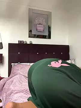 Snapshot of Barbie_26 chatting on November 2025 11:21:02 AM Barbie 26 online show from November 2025 11:21:02 AM