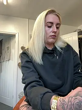 Snapshot of Barbie_26 chatting on March 2025 09:56:01 AM Barbie 26 online show from March 2025 09:56:01 AM