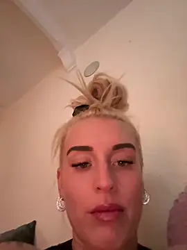 Snapshot of Barbie_26 chatting on December 2024 09:44:02 AM Barbie 26 online show from December 2024 09:44:02 AM