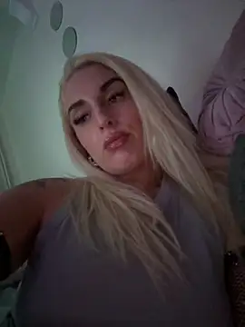 Snapshot of Barbie_26 chatting on December 2024 08:43:01 PM Barbie 26 online show from December 2024 08:43:01 PM