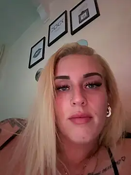 Snapshot of Barbie_26 chatting on January 2025 10:02:01 PM Barbie 26 online show from January 2025 10:02:01 PM