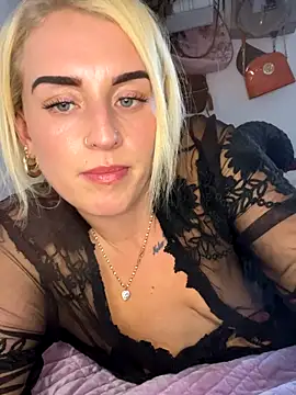 Snapshot of Barbie_26 chatting on November 2025 03:13:02 PM Barbie 26 online show from November 2025 03:13:02 PM