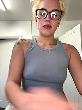 Snapshot of Barbie_26 chatting on December 2024 09:50:01 AM Barbie 26 online show from December 2024 09:50:01 AM