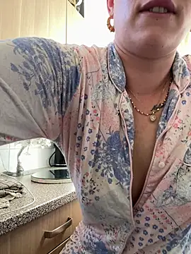 Snapshot of Barbie_26 chatting on March 2025 09:56:02 AM Barbie 26 online show from March 2025 09:56:02 AM