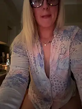 Snapshot of Barbie_26 chatting on March 2025 10:09:02 PM Barbie 26 online show from March 2025 10:09:02 PM