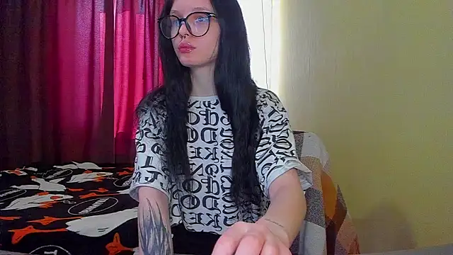 Snapshot of Hi_Kitti chatting on March 2025 05:11:01 AM Hi Kitti online show from March 2025 05:11:01 AM