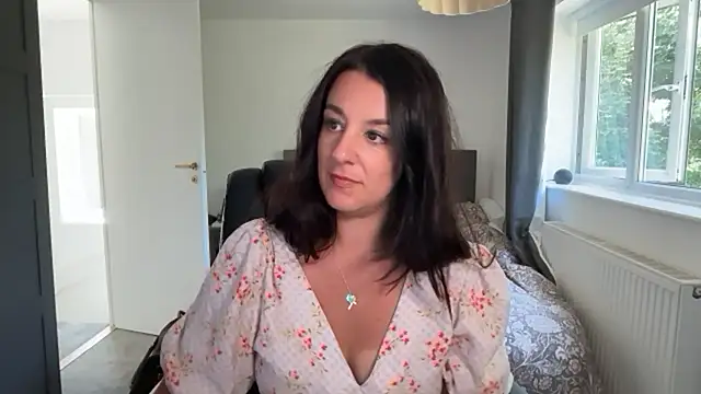 flatwhite0 online show from July 2026 01:32:01 PM