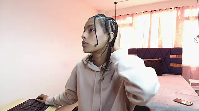 Zia Green online show from February 2025 12:03:02 PM