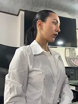 Amy Kiitty  online show from April 2026 02:08:01 PM