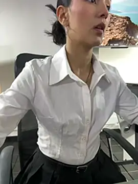 Amy Kiitty  online show from April 2026 01:29:01 PM