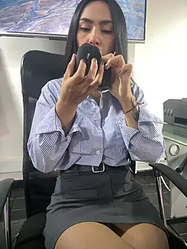 Amy Kiitty  online show from April 2026 01:48:01 PM