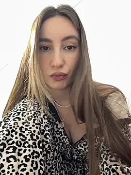 Snapshot of viviandaimond1 chatting on November 2025 05:35:01 PM viviandaimond1 online show from November 2025 05:35:01 PM