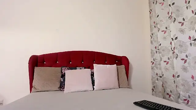 RoxyBestAsss online show from April 2026 04:19:01 AM