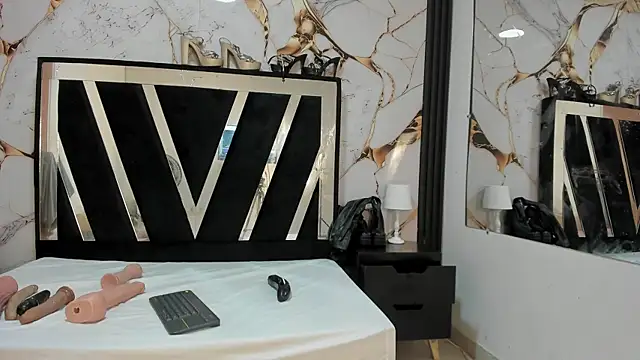 Snapshot of KarinaSimonz chatting on December 2025 08:28:02 PM KarinaSimonz online show from December 2025 08:28:02 PM