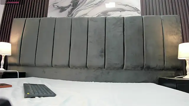 KarinaSimonz online show from April 2026 07:49:01 PM