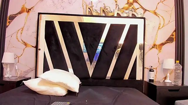 KarinaSimonz online show from February 2026 07:24:01 PM