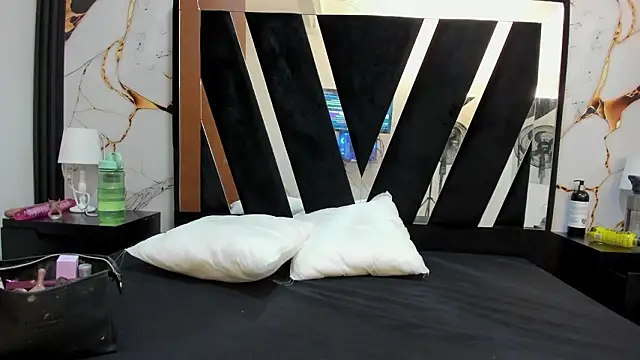 KarinaSimonz online show from February 2026 07:11:02 PM