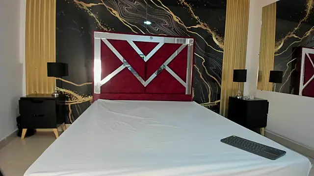 Snapshot of KarinaSimonz chatting on December 2025 07:41:01 PM KarinaSimonz online show from December 2025 07:41:01 PM