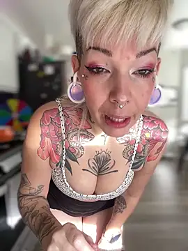 GoldieBakeman online show from December 2025 05:28:02 PM