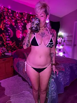 Snapshot of GoldieBakeman chatting on December 2025 05:45:01 PM GoldieBakeman online show from December 2025 05:45:01 PM