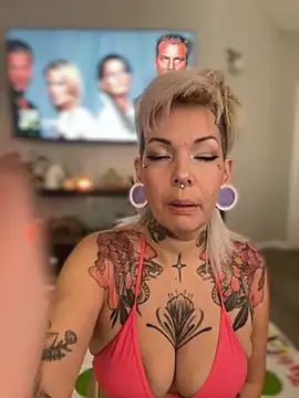 Snapshot of GoldieBakeman chatting on November 2025 05:16:02 PM GoldieBakeman online show from November 2025 05:16:02 PM