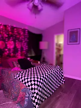 Snapshot of GoldieBakeman chatting on November 2025 05:27:02 PM GoldieBakeman online show from November 2025 05:27:02 PM