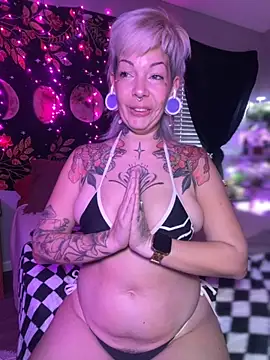 Snapshot of GoldieBakeman chatting on December 2025 05:14:02 PM GoldieBakeman online show from December 2025 05:14:02 PM