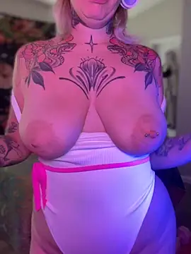 Snapshot of GoldieBakeman chatting on October 2025 03:53:01 PM GoldieBakeman online show from October 2025 03:53:01 PM