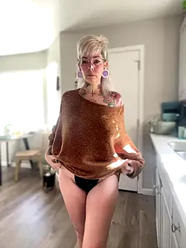 Snapshot of GoldieBakeman chatting on December 2025 05:08:01 PM GoldieBakeman online show from December 2025 05:08:01 PM