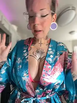 Snapshot of GoldieBakeman chatting on October 2025 04:51:01 PM GoldieBakeman online show from October 2025 04:51:01 PM